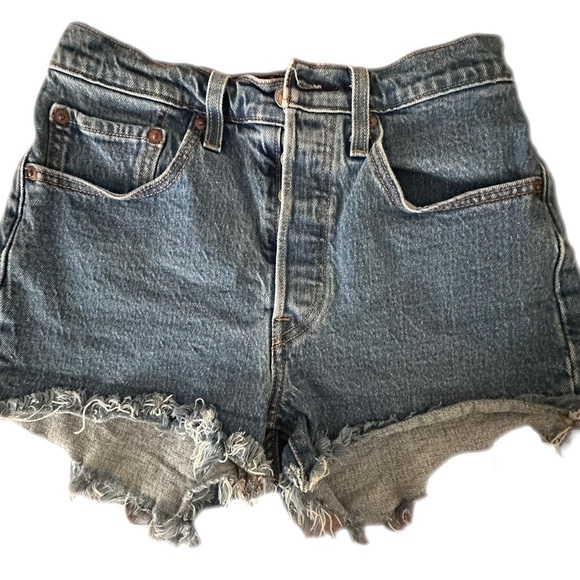 Levi's® 501 Original High Rise Distressed Hem Cut Off Shorts Size 26 - Picture 6 of 9
